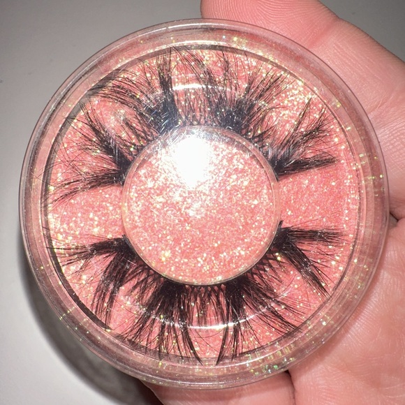 7 pairs of Eyelashes - Picture 4 of 8